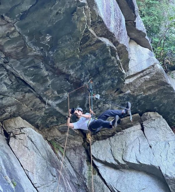 聚点股 王一博攀岩动作神似敦煌飞天，敦煌博物馆文创团队回应